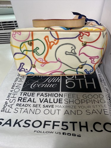 NUEVO CON ETIQUETAS DOONEY & BOURKE BOLSO GRANDE PATOS MULTICOLORES CON CUBIERTA ANTIPOLVO DU144 MW - Imagen 7 de 13