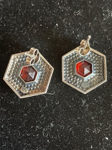 SET ORECCHINI E PENDENTI IN ARGENTO STERLING DI ALTA GAMMA DI DESIGN GRANATI E MARCASITE - Foto 9 di 10