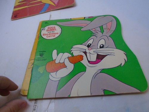 2 The Bugs Bunny Book A Golden Shape Book 1976 1980 and The Road Runner 1977 - Imagen 5 de 10