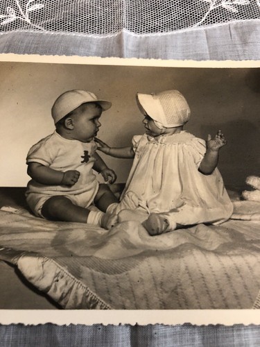 Vintage Snapshot Photo 1943 Cute Baby's In Hats On Blanket Toy H-118 - Picture 2 of 4