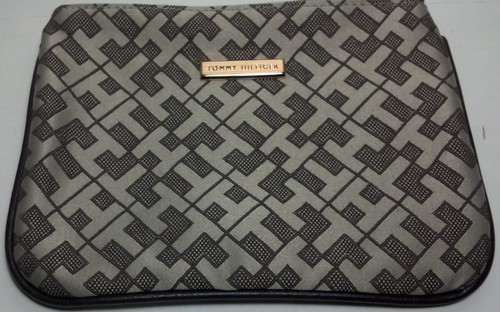 Vintage pair of Tommy Hilfiger purse. 2 Different sizes. - Picture 4 of 5