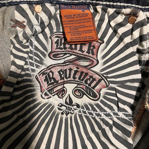 Pantalones de mezclilla Rock Revival Lampson Biker 40 bolsillos lavados oscuros con tachuelas nuevos con etiquetas - Imagen 12 de 14