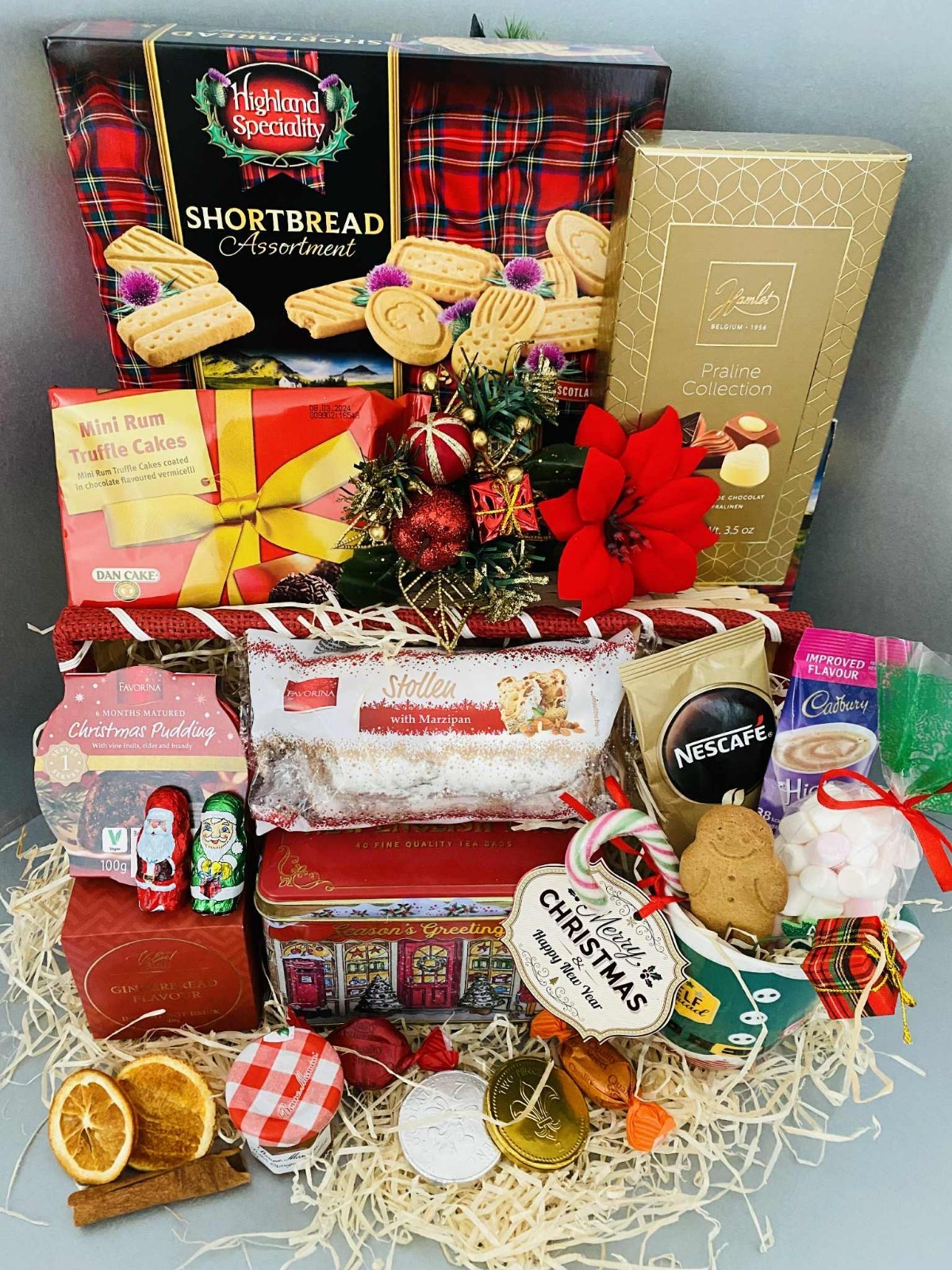 Christmas large elegant family hamper luxury basket tea biscuits him her mug cup
