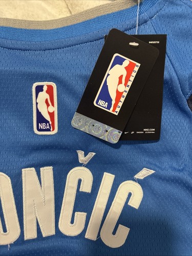 Nike NBA Luka Dončić #77 Dallas Mavericks Jersey - Picture 2 of 5