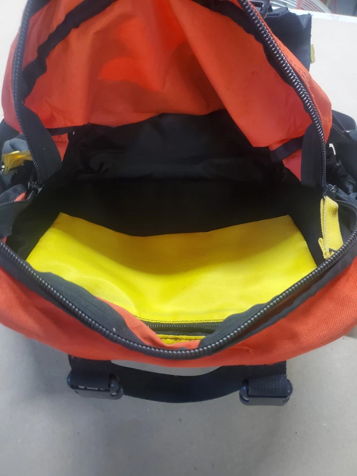 Wilderness Technology Hiking Fanny Pack Red Black Adjustable Waist Bag - Image 4 of 4