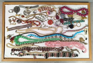 Lot BIJOUX Fantaisie COLLIERS Broche Bracelets Boucles Gourmette Bagues I36