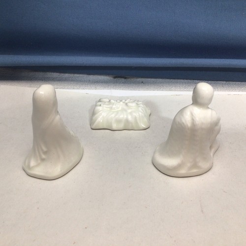 Vintage 15 Pc Porcelain Nativity Set With 12” High 15” Wide 6” Deep Manger - Picture 11 of 14