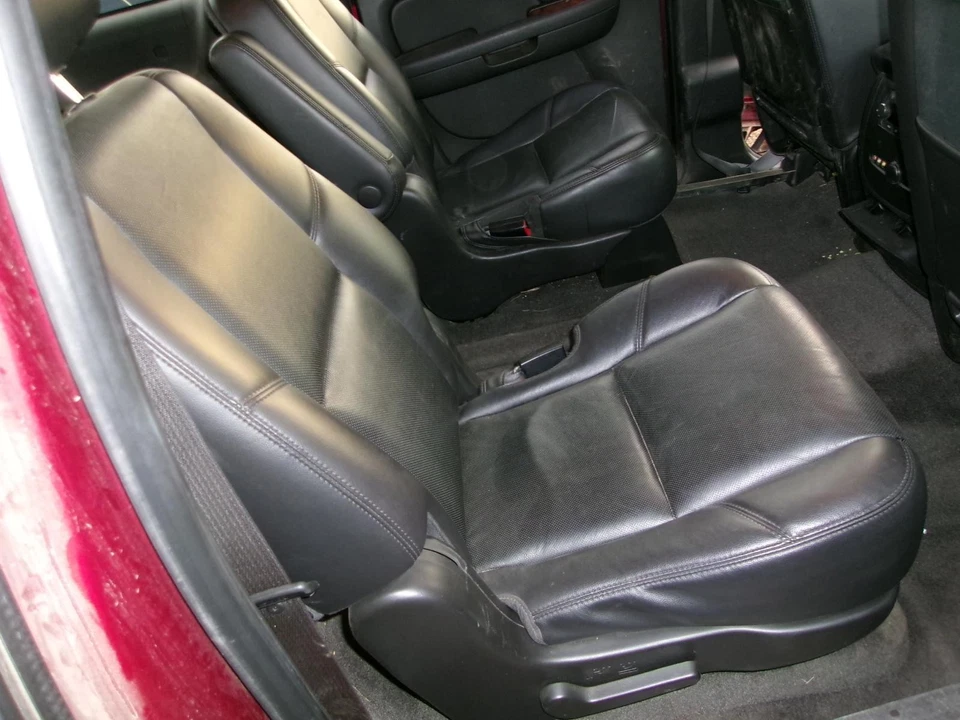 Used Front Left Seat Front fits: 2010 Chevrolet Suburban 1500 bucket-bench seat - Imagem 3 de 4