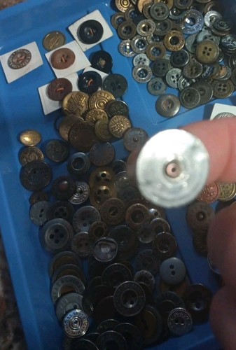 175 botones de metal vintage en relieve tambaleante pantalón mono jean camisa antigua - Imagen 8 de 10