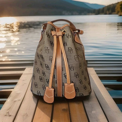 Dooney & Bourke Tasche Handtasche Signature Mini Bucket Braun Canvas Monogramm Neu ohne Etikett