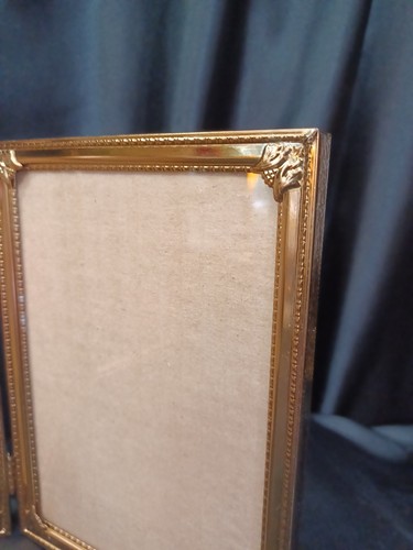 VINTAGE GOLD METAL ORNATE PHOTO TRIPPLE FOLDED HINGED TRIFOLD FRAME 5" x 7" MCM  - Picture 3 of 14