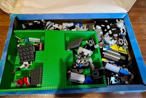 Knights' Kingdom Royal King's Castle LEGO 10176 In 2006 Used Retired - Picture 3 of 7