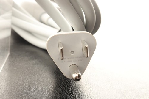 Apple 10W USB Power Adapter Wall Charger A1357 Output 5.1V 2.1A A1357 A1357 - Picture 3 of 4