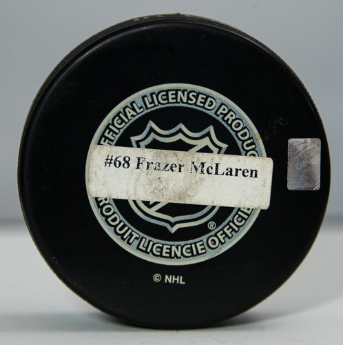 Disco de hockey autografiado Frazer McLaren San Jose Sharks Happy Holidays 2011 #68 - Imagen 2 de 2