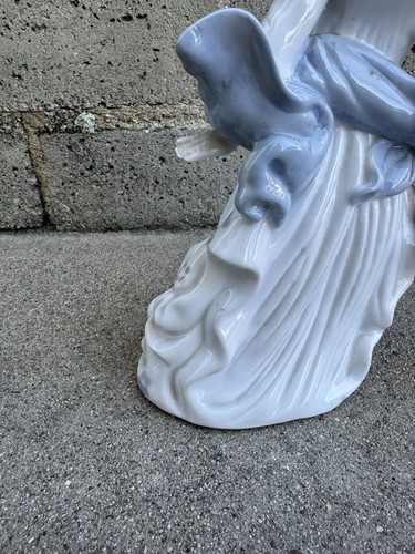 LLADRO Style SPRING SPENDOR LADY WITH FLOWER BASKET  FIGURE  (Damaged) - Picture 7 of 15