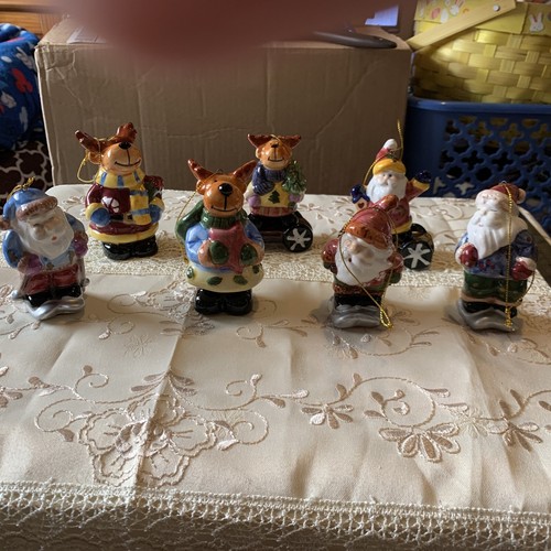 4 Weihnachtsmänner und 3 Rendears Weihnachtsschmuck Porzellan 3 1/2 Zoll - Bild 3 von 4