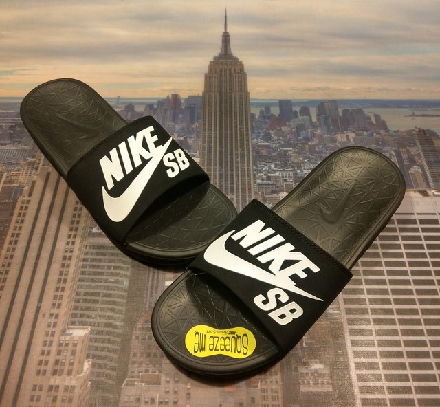 Nike Benassi Solarsoft SB Slide Sandal Black//White Men/'s Size 7 840067 001 New