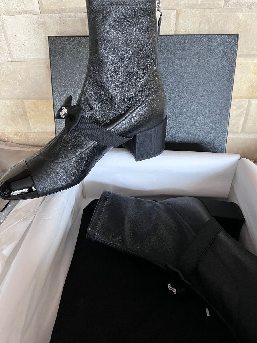 CHANEL 23S NEW TAG CC BOW BLACK STRETCH LAMBSKIN BOOTS PEARL CHANEL 23S NEW TAG CC BOW BLACK STRETCH LAMBSKIN BOOTS PEARL