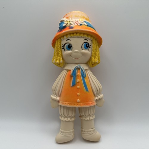 Muñeca Sanitoy Rubber Inc de colección juguete chirrido 8" niña sombrero naranja 1973 funciona - Imagen 1 de 15