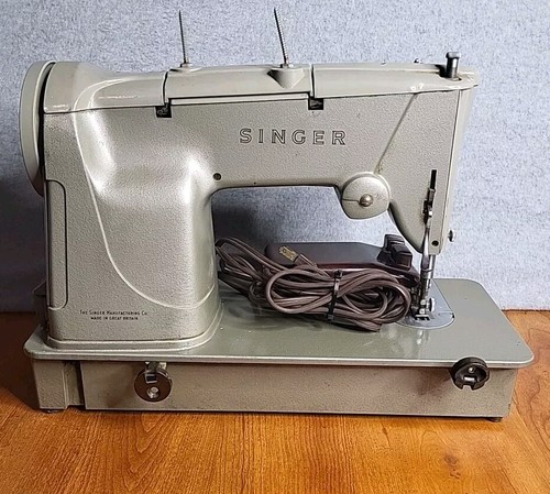 Vtg Singer 328k Sewing Machine Working Foot Pedal & Light. Needs New Belt. As-Is - Picture 9 of 15