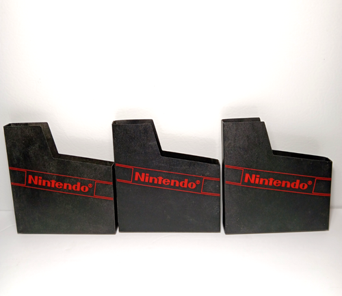 3 Vintage NES Nintendo Logo Authentic OEM Game Cartridge Dust Cover Sleeve - Bild 1 von 2