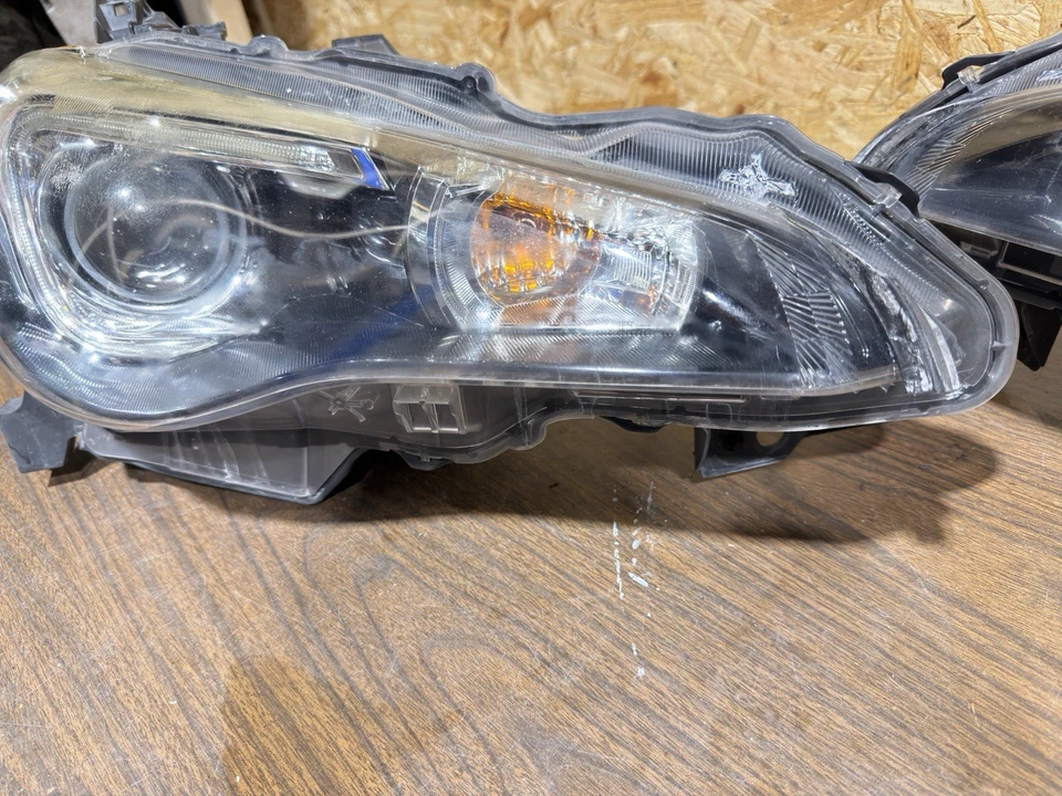 Subaru BRZ Sport Tech 2013 2016 carcasa negra faros xenón ocultos OEM Foto 3 de 4