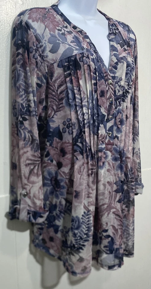 Blusa Cocomo para mujer talla 2X púrpura floral pintuck túnica mangas transparentes con lengüeta enrollable Foto 3 de 4