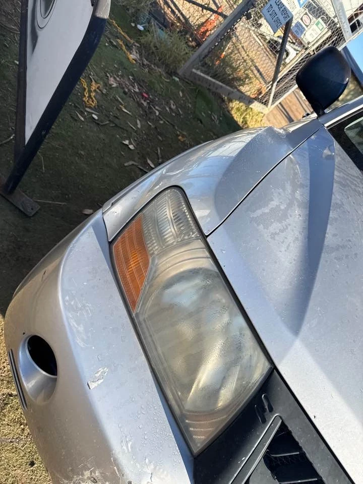 2004 Mitsubishi Pajero NM Window Washer Bottle SUPER WHITE II RT #B819 - image 4 of 4