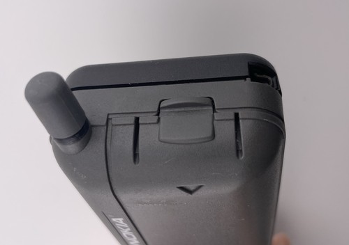 Teléfono celular Nokia 100 vintage con cargadores de CA y 12 V CC, piezas/propulsor - Imagen 8 de 18