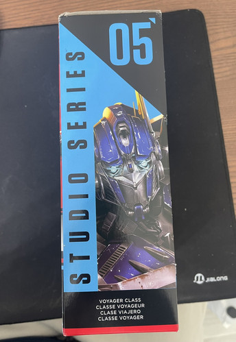 Hasbro Studio Series 05 Voyager Transformers Optimus Prime Action Figure - Picture 4 of 5