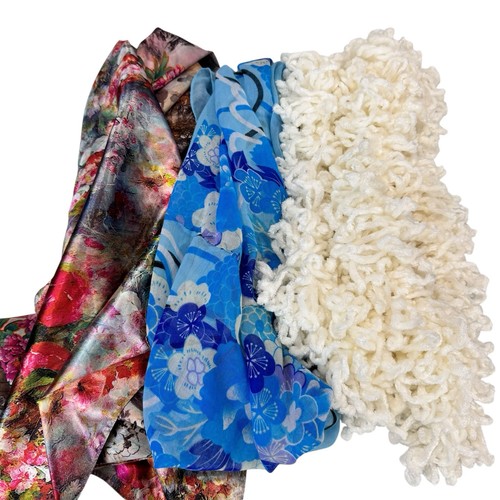 Lot of 16 Womens Fashion Scarves - Picture 4 of 7