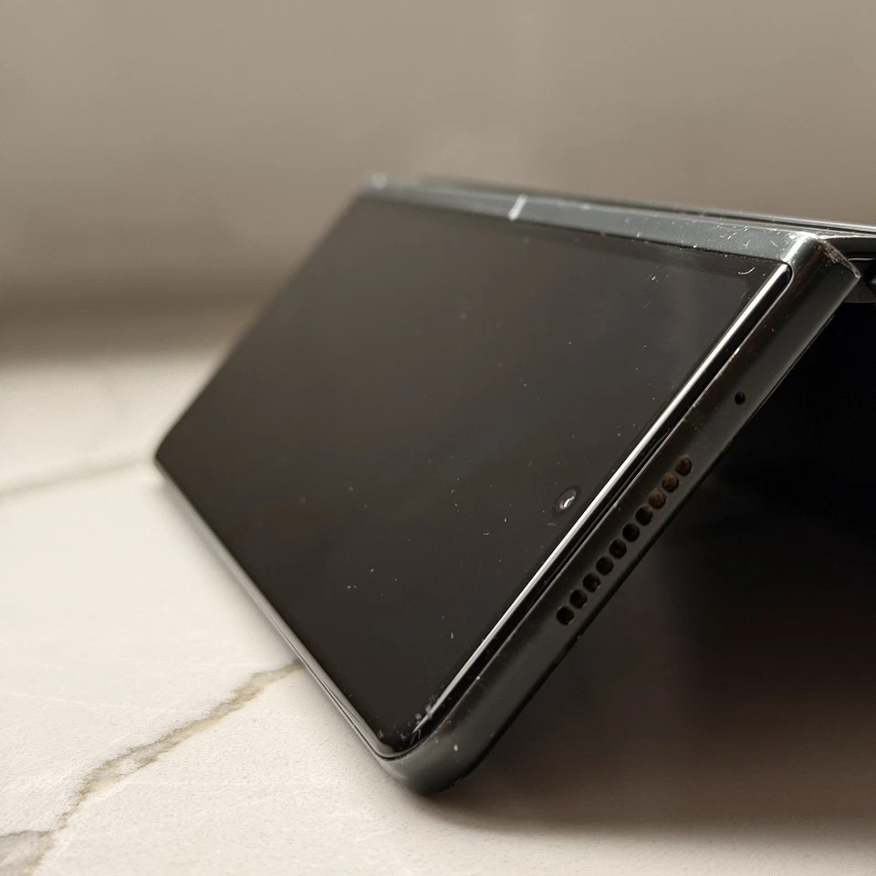 Samsung Galaxy Z Fold 3 5G - 256GB - Black - Good Condition (Unlocked) - image 4 of 4