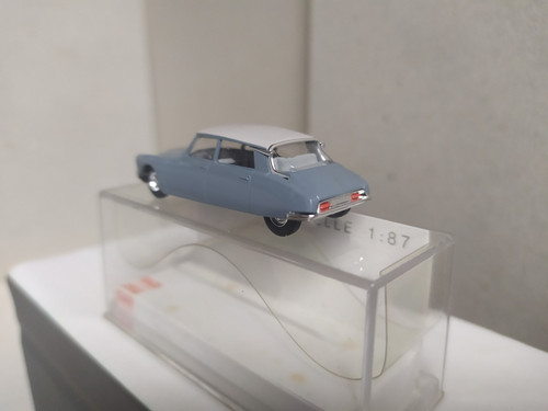 Citroen DS 19 . Gris y blanco . Busch 48001 . Escala 1/87 - Imagen 5 de 7