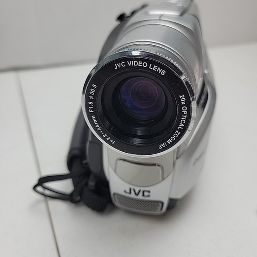 JVC Compact VHS Camcorder VHS C Model GR-AXM17U With Accessories Tested WORKS - Picture 13 of 24