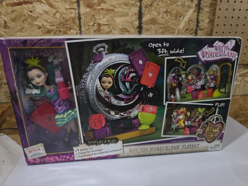 Ever After High Way Too Wonderland High e Raven Queen Playset - Foto 2 di 6