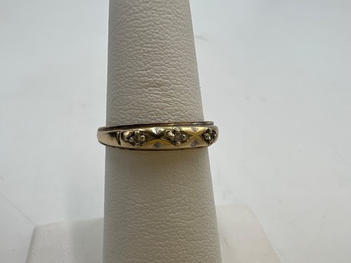 t891 Beautiful Vintage 10kt Yellow Gold Three Diamond Wedding Band - Picture 2 of 5