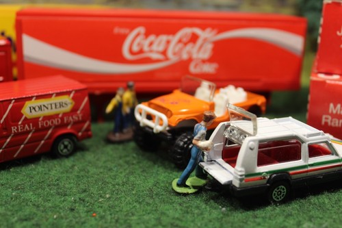Corgi Coca cola truck/Volvo Container /Porsche/jeep/Matra/Jaguar/van/Sierra.B4 - Picture 9 of 11