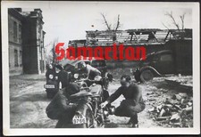 I10/2 WW2 ORIGINAL PHOTO OF GERMAN WEHRMACHT SOLDIERS MAINTAINING MOTORCYCLE