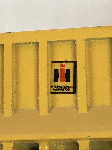 The ERTL Co. International Harvester Hydraulic Earth Mover Dump Truck. Hong Kon - Picture 7 of 8