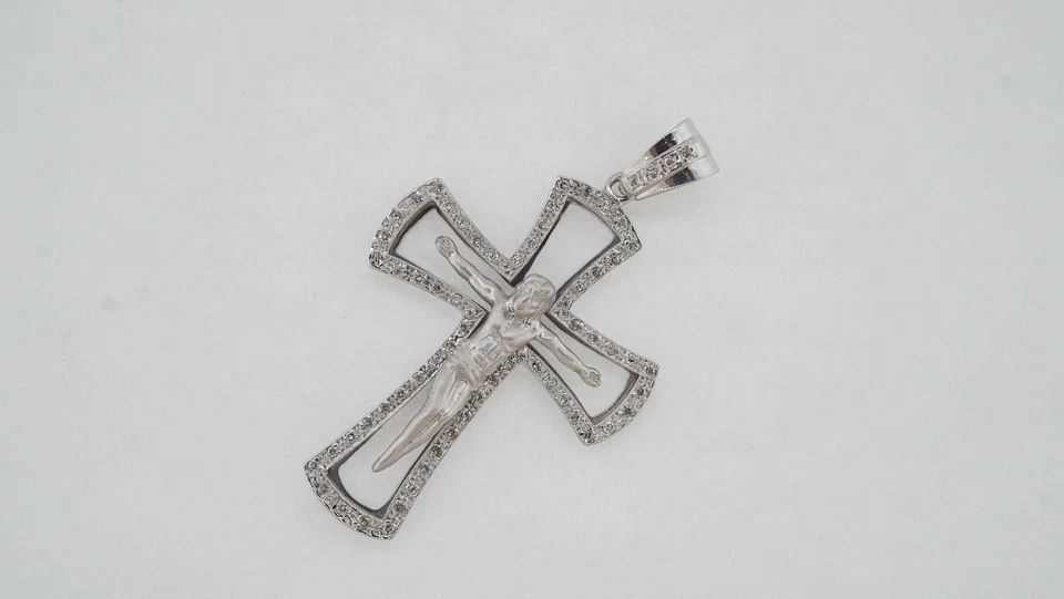 Colgante Cruz Diamante Oro Blanco Descuento 0.94 TCW Foto 3 de 4