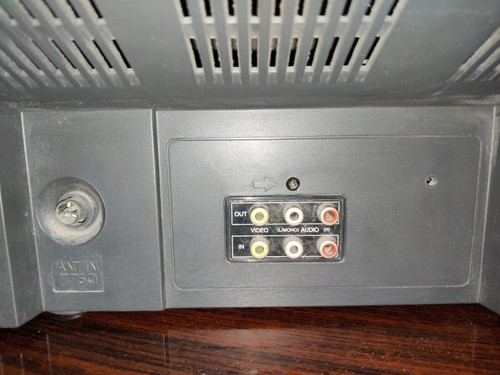 LG Flatron 21 inch CRT TV (Model No. CT-21Q61KE) - Picture 7 of 9