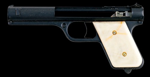 Vintage Black Metal Pearl Handle Circa 1937 Bulls Eye SHARPSHOOTER Gun Pistol - Picture 10 of 13