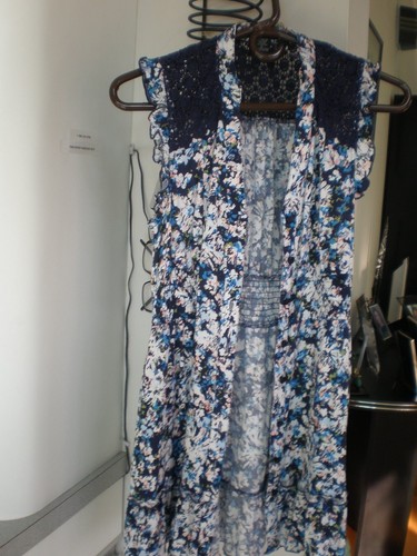 VESTIDO AZUL CON BOTONES POR TIMING VESTIDO CON VOLANTES Y ENCAJE SUPER LINDO RAYÓN TALLA M - Imagen 3 de 5