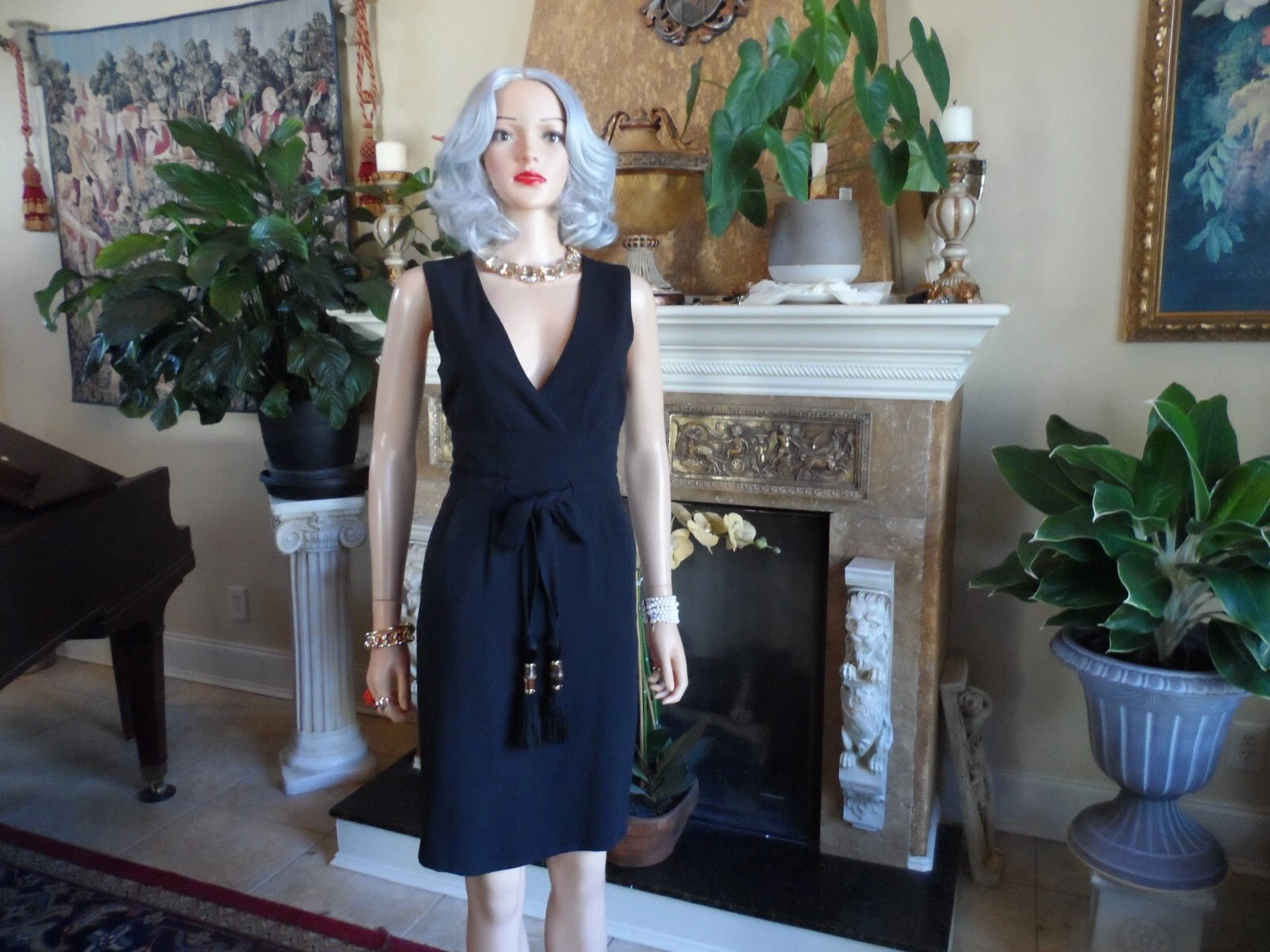 Robe fourreau à col en V noir Gucci avec taille bambou cravate gland détail taille IT 40 US 4
