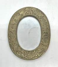 Vintage Crowning Touch Collection Framed Oval Gold Tone Picture Frame