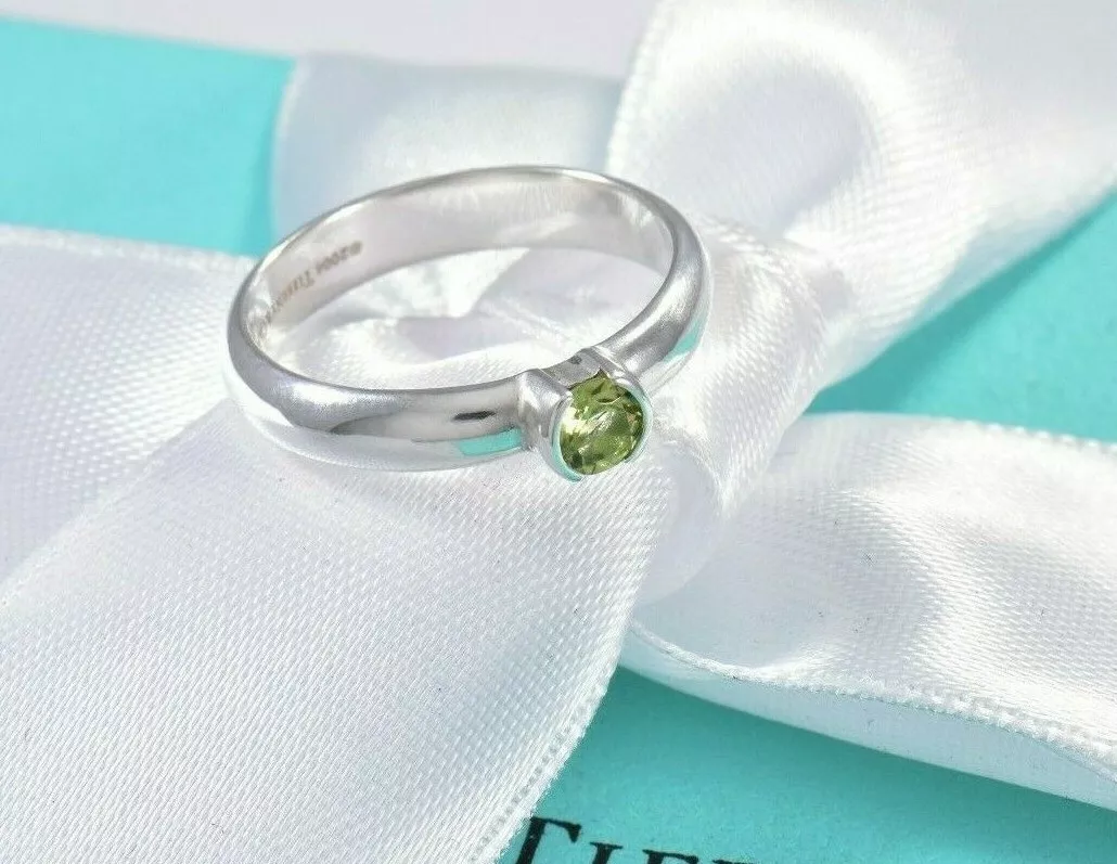 Tiffany peridot ring deals