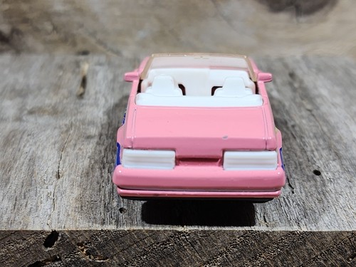 1987 Matchbox Hot Pink Cadillac Alante Convertible 1:60 Car - Picture 4 of 6