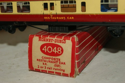OO gauge HORNBY DUBLO 4048 Restaurant Car Coach W9562 Crimson Cream Livery BOXED - Picture 6 of 6