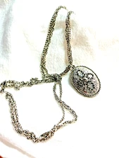 2 SIDED SILVER TONE OPENWORK ORNATE FANCY MEDALLION ON DOUBLE CHAIN 21" NECKLACE