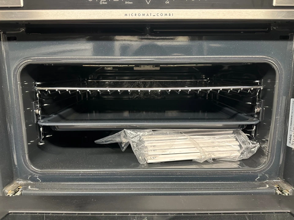 Microondas combinado incorporado de acero inoxidable AEG 24" - KM8403101M Foto 3 de 3